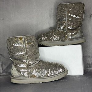 🔥🔥🔥UGG Sequins Sequin Embellishments Boots
Women's Size: 8🔥🔥🔥